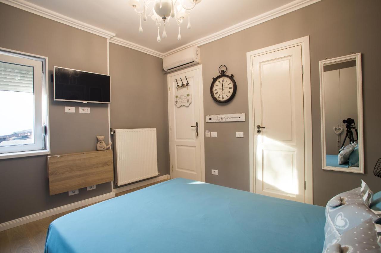 62 Steps To Petit Bonheur Appartement